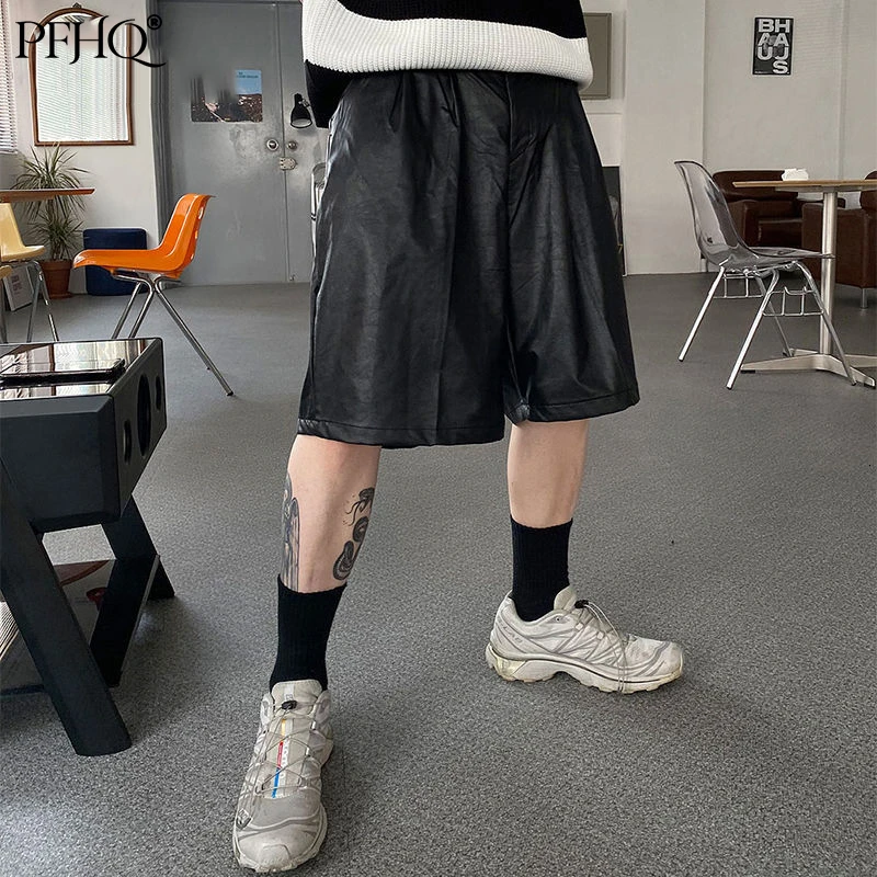 

PFHQ Men Casual PU Leather Shorts Black Knee Length Shorts For Male 2021 New Autumn Wide Leg Shorts Korean Trend Cloth 21D5266