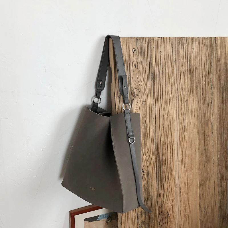 Матовая кожаная женская сумка-мешок через плечо вместительные дизайнерские