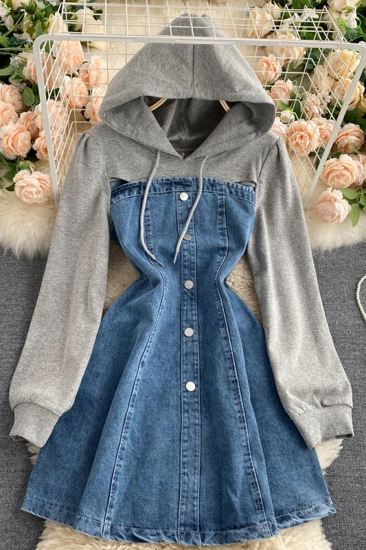 

Age-reducing hooded sweater female design sense niche contrast color stitching retro denim dress