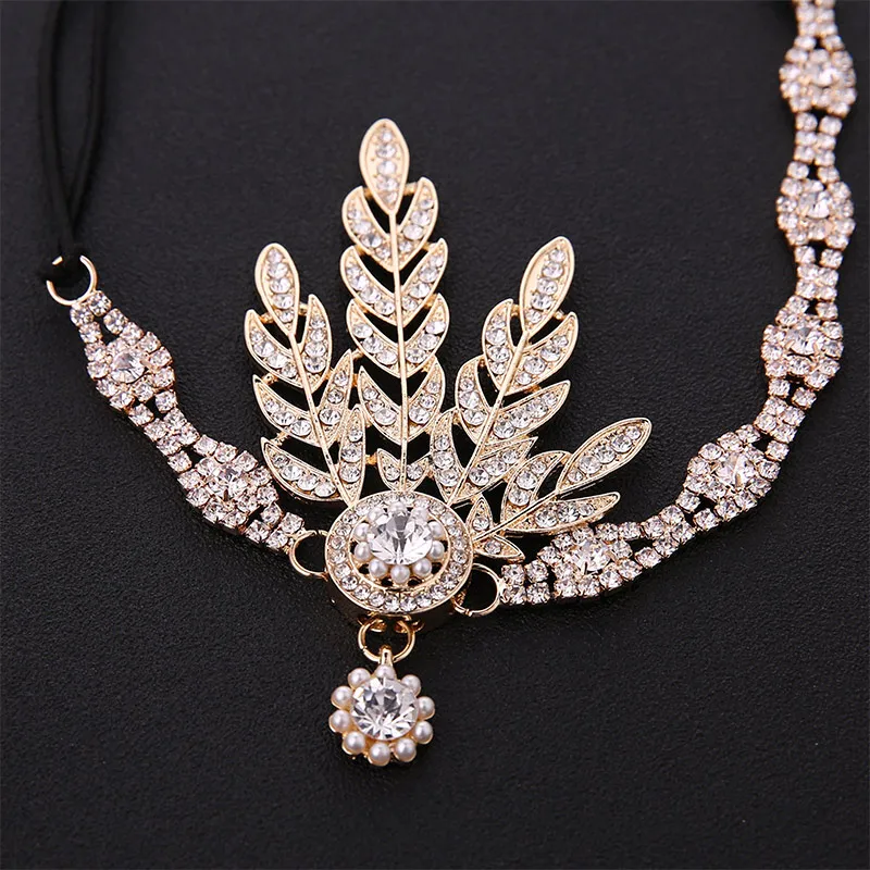 Женский головной убор в стиле ар деко 1920's Great Gatsby украшенный медальоном и