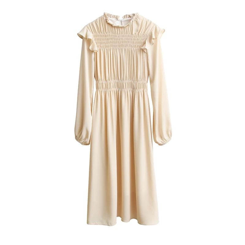 Женское платье со складками белое и длинным рукавом средней талией круглым