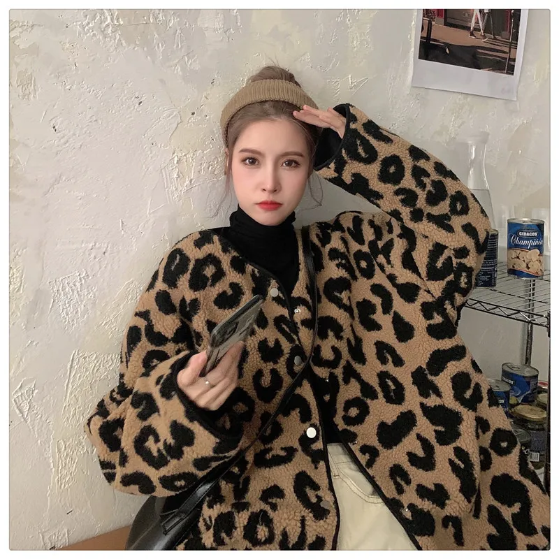 

r Korean Retro Leopard Print Long-sleeved Lamb Wool Coat Loose V-Neck Single Breasted Jacket Women Autumn and Winte