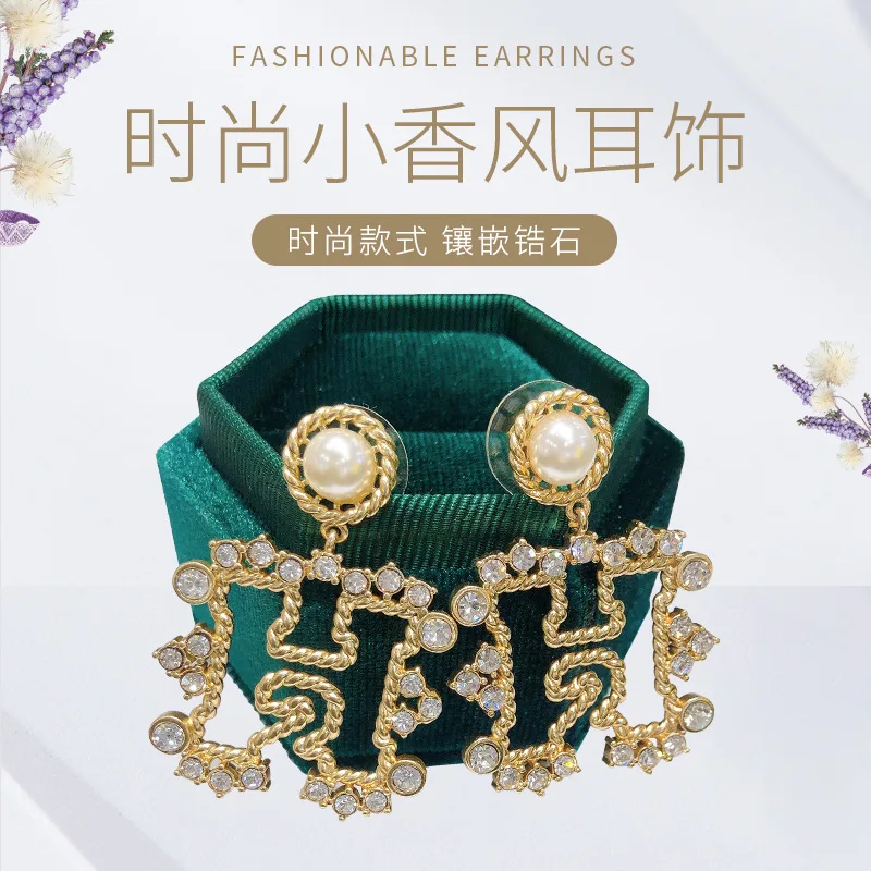 

Women Fashion Earrings 2020 Earrings Temperament Ear Clips Simple Wind Letter Earrings Small Jewelry Accessories Silver Jewelry