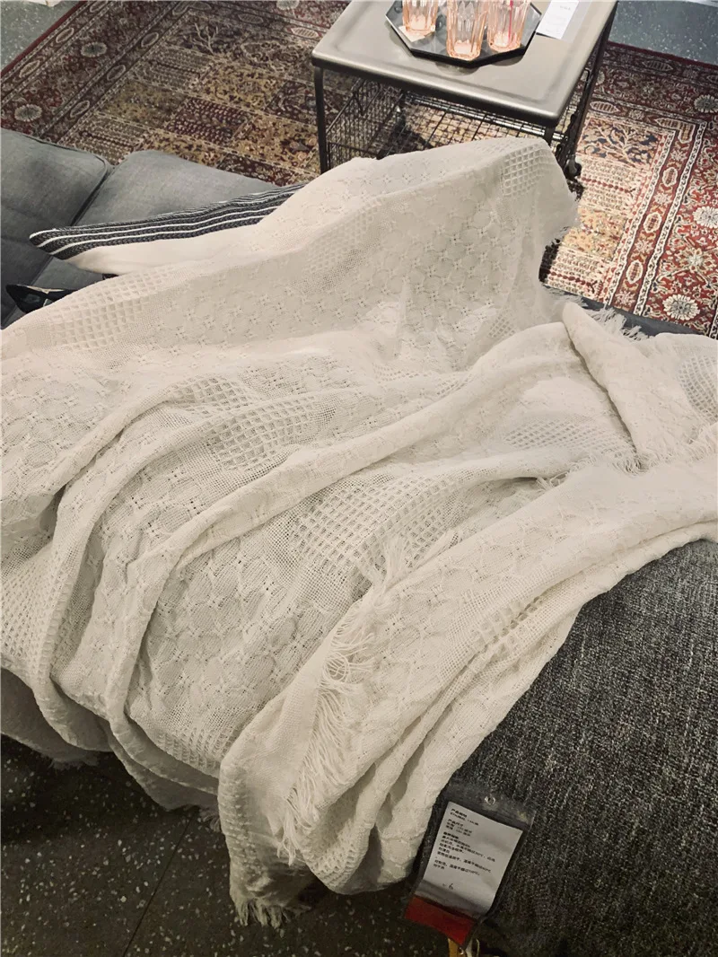 Плед s для дивана однотонный в скандинавском стиле белый диван с обивкой из