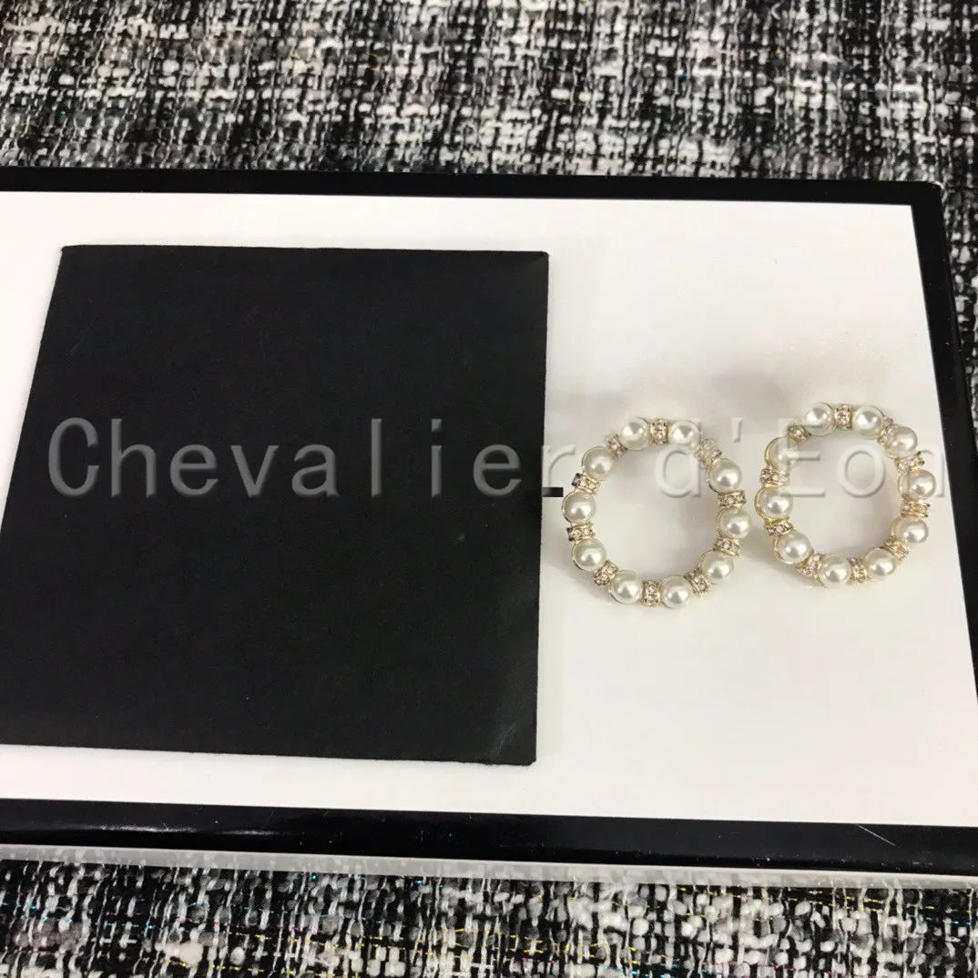 

Chevalier d'Eon Women Pearl Geometry Drop Earrings Simple Trendy Round Pendant Charm Statement Jewelry Female Accessories 2021