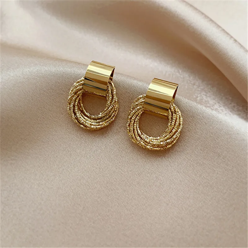 

Retro Metallic Gold Multiple Small Circle Pendant Earrings 2021 New Jewelry fashion Wedding Party Unusual Earrings For Woman