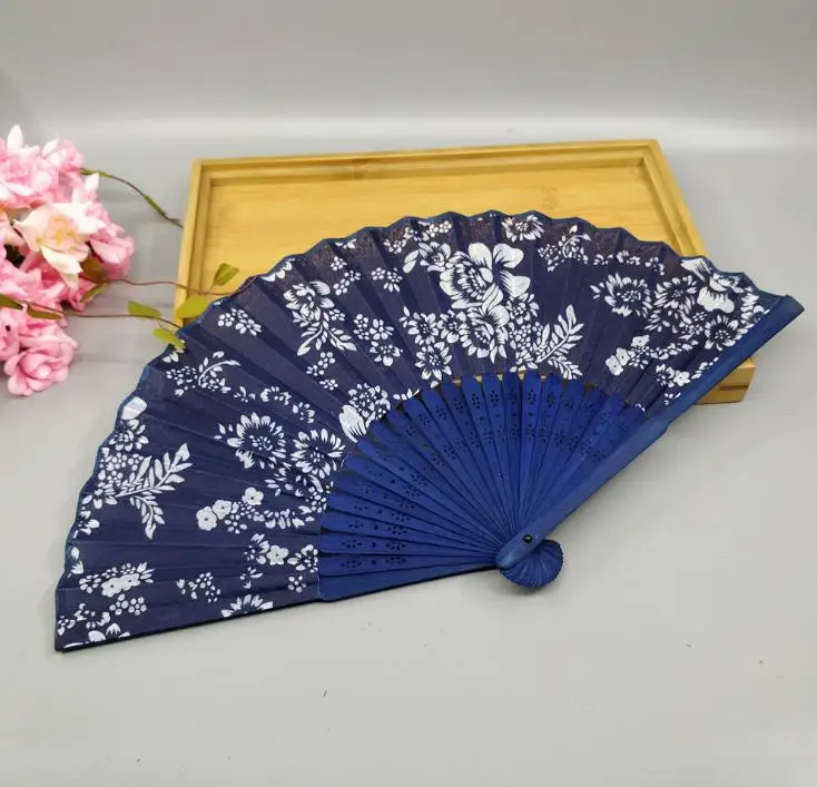 Goedkoop Vouwen Fan Vrouwen Chinese Stijl Toerisme Souvenir Orchidee Hout Fan Kant Hand Fans Spaanse Dans Gift Home Decor SN2109