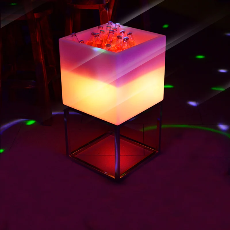 للبيع رائجة البيع اللون LED مضيئة دلو للثلج زهرة وعاء صندوق تخزين مكعب بار البراز مضيئة زجاج عرض المياه خزانة