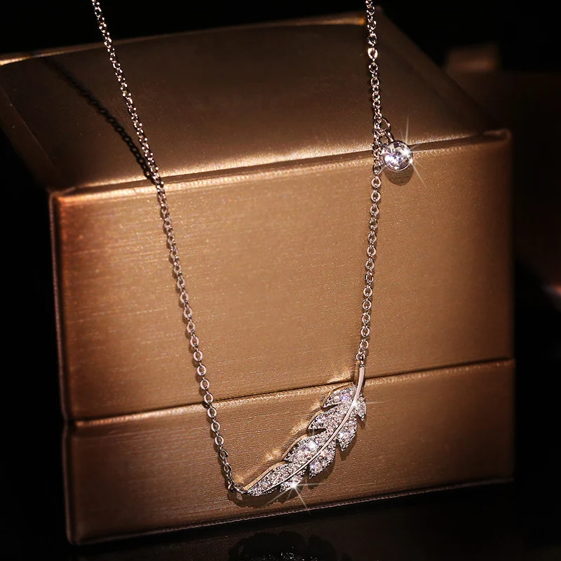 

Simple Fashion Feather Leaf Zircon Necklace Silver Color Clavicle Chain Charm Necklace For Women Statement Wedding Jewelry Gift