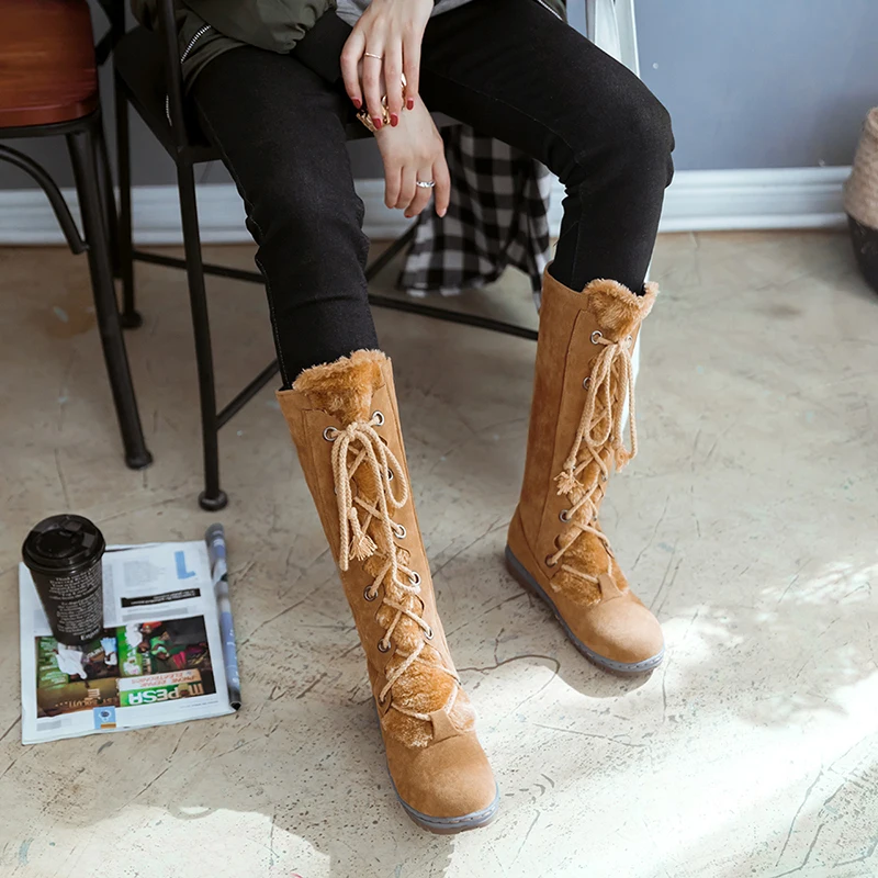 Женские сапоги до колена зимние из искусственной замши на плоской подошве