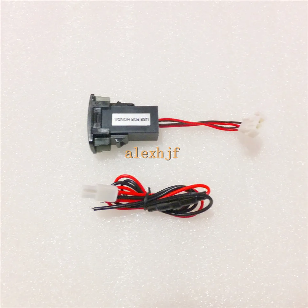 Автомобильное зарядное устройство с двумя USB портами и предохранителем 5 В 2 1 А|car