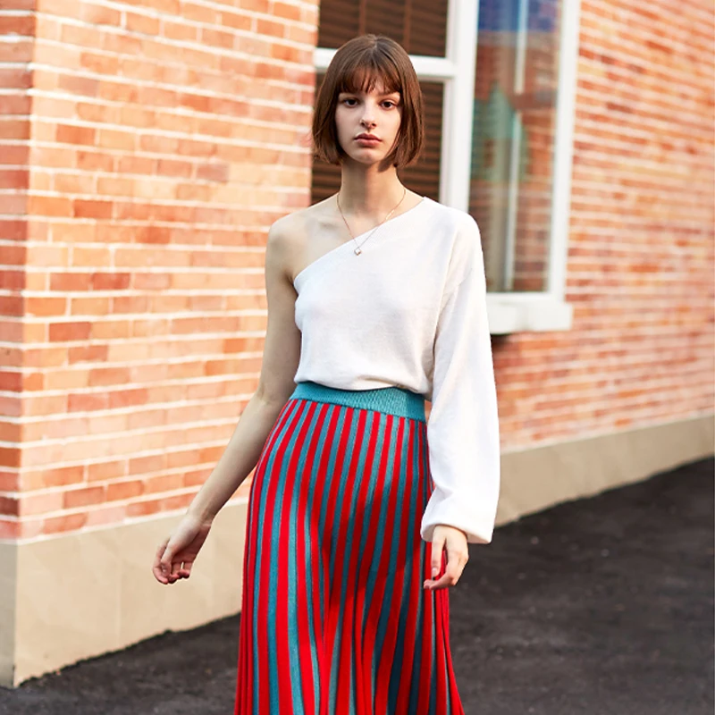 Свитер шерстяной женский с одним рукавом на весну/лето