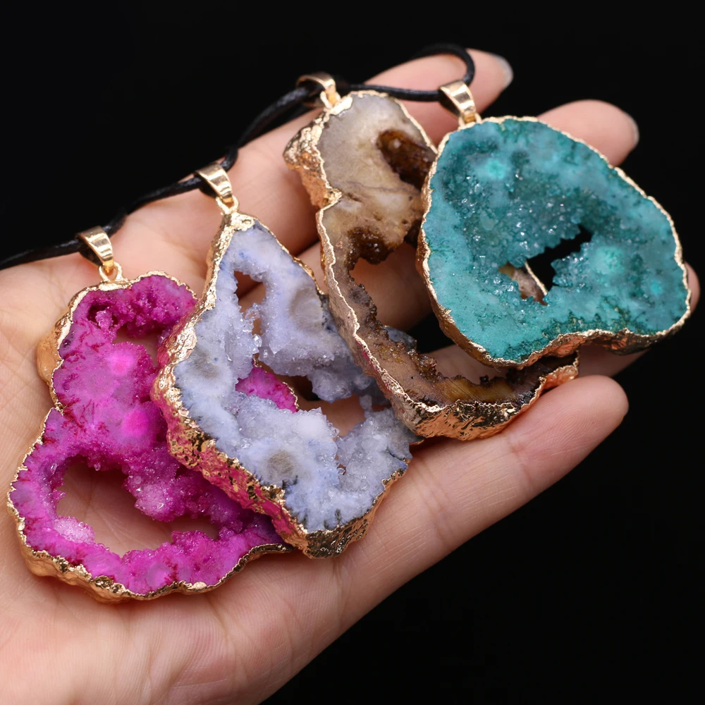 

Irregular Shape Crystal Bud Natural Semi-precious Stone Gilt Edge Pendant for DIY Jewelry Making High Quality Size 40x30x6mm