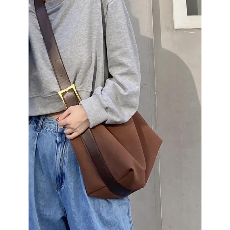

Модная женская сумка-мешок HISUELY под подмышку, новинка 2023, модная сумка-мешок с каменным узором, повседневная универсальная плетеная сумка-мессенджер через плечо, Q6
