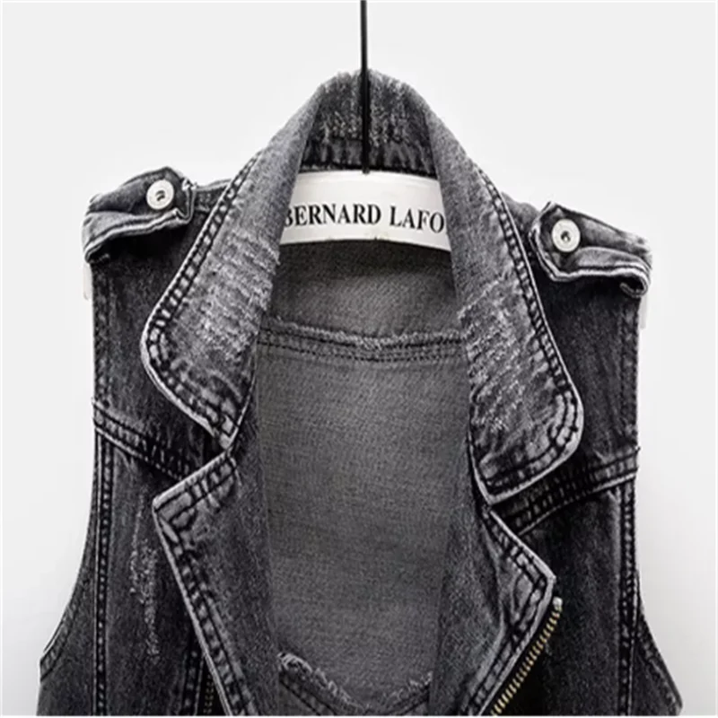 Женский джинсовый жилет демисезонный короткий топ без рукавов дымчато-серый