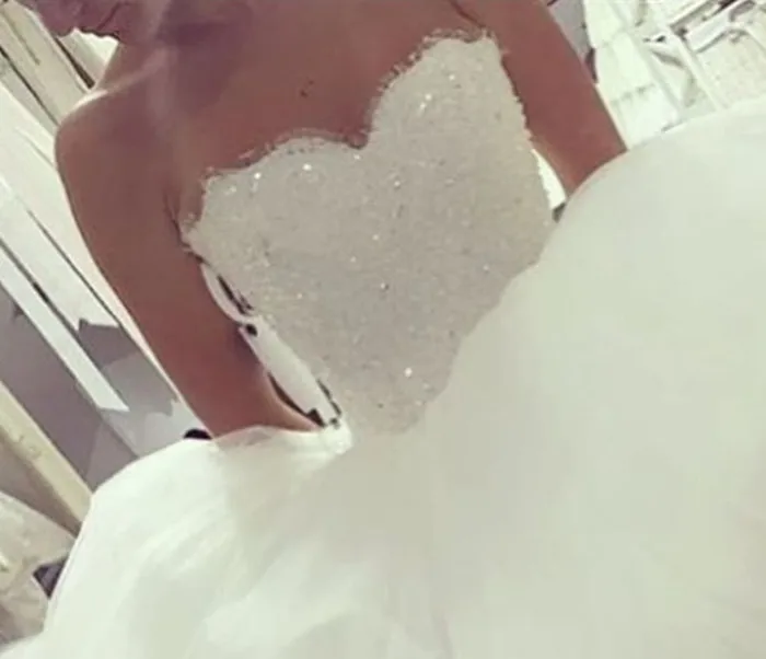 Свадебные платья принцессы без рукавов с кружевной отделкой милые свадебные