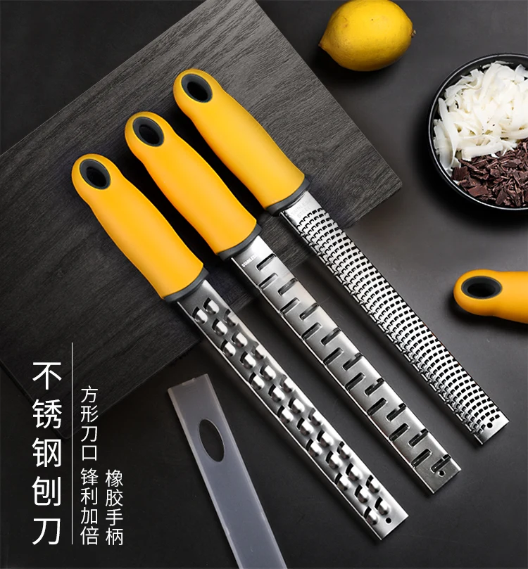 Различные цитрусовые лимон зестер сыр пармезан имбирь чеснок мускатный орех