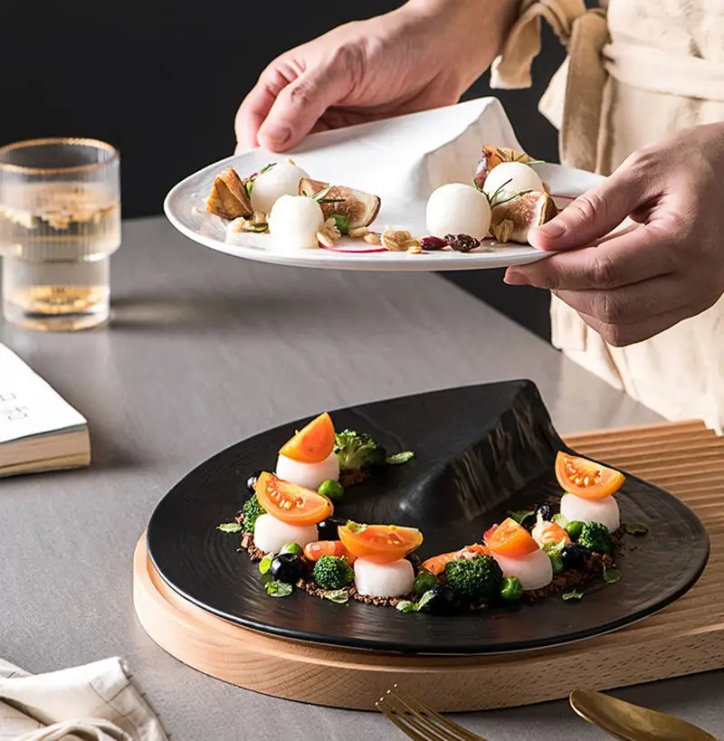 Plato de comedor creativo de estilo japonés, placa de cerámica negra, redonda, Irregular, para Hotel, restaurante occidental