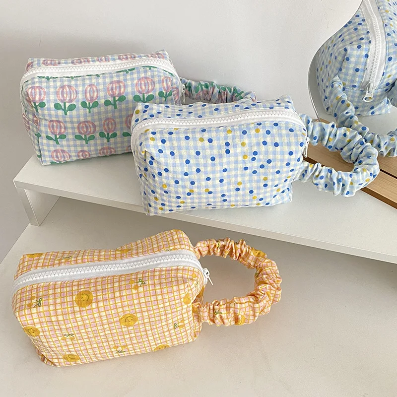 

Корейская Цветочная косметичка, женская сумочка для макияжа на запястье, дорожный косметический Органайзер, стеганый тканевый чехол, чехол...