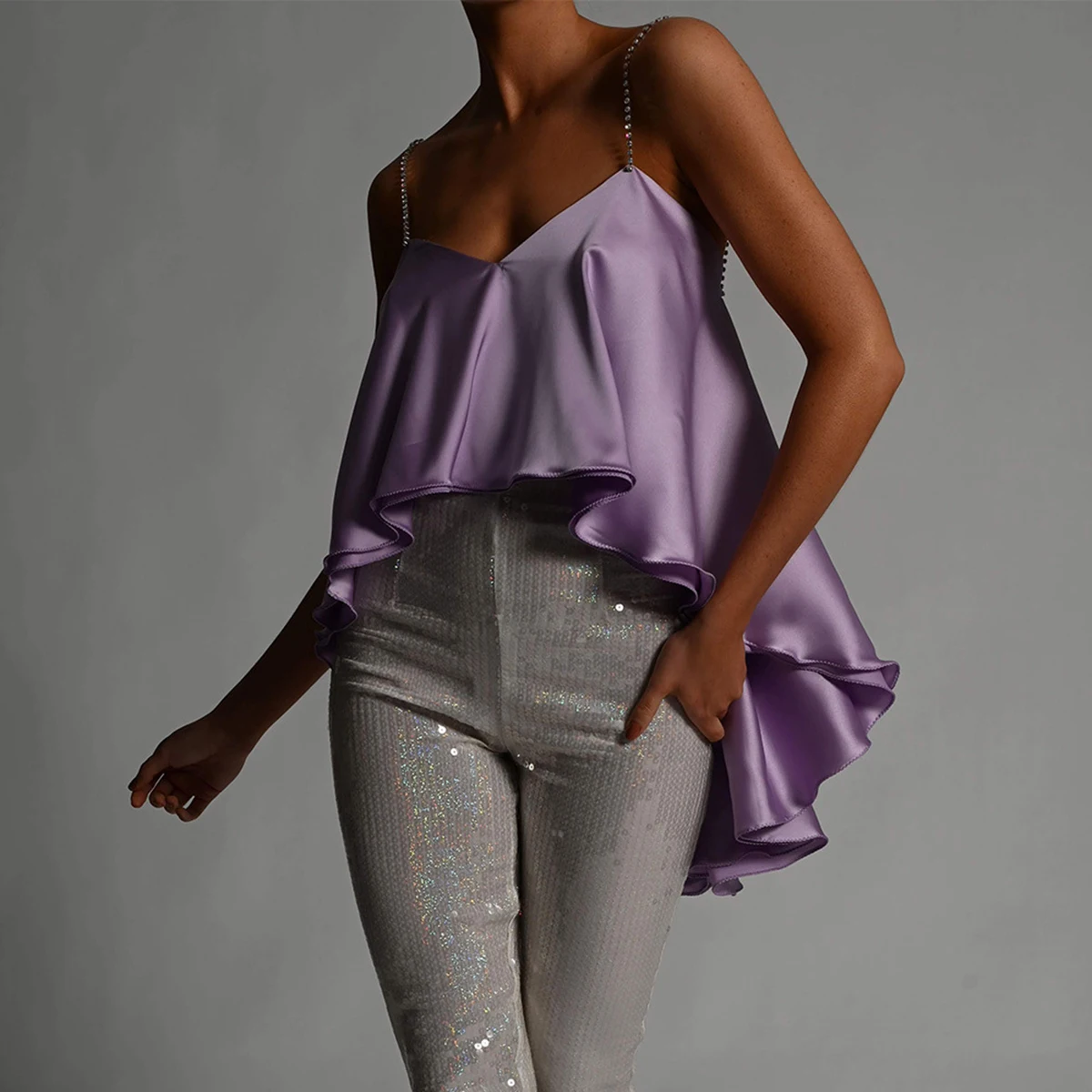 

Атласный вечерние п на бретельках, с цепочкой, со стразами, жилет с рюшами