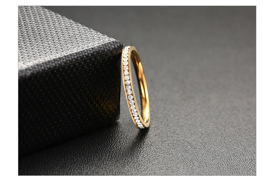 Vnox 2mm Bling CZ Stones Ring for Women Lady Gold Tone Stainless Steel Shinny Crystal Finger Band Elegant Jewelry