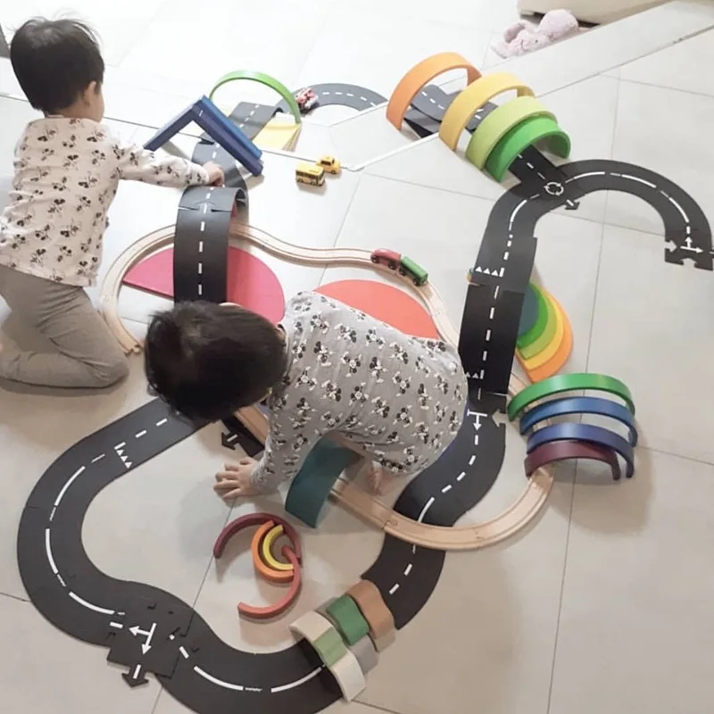 Way To Play ของเล่นยืดหยุ่น Race Track ของเล่นรถแผนที่ชุดสายรุ้งรถการจราจร PVC ปริศนาพรมสำหรับสาวสาว