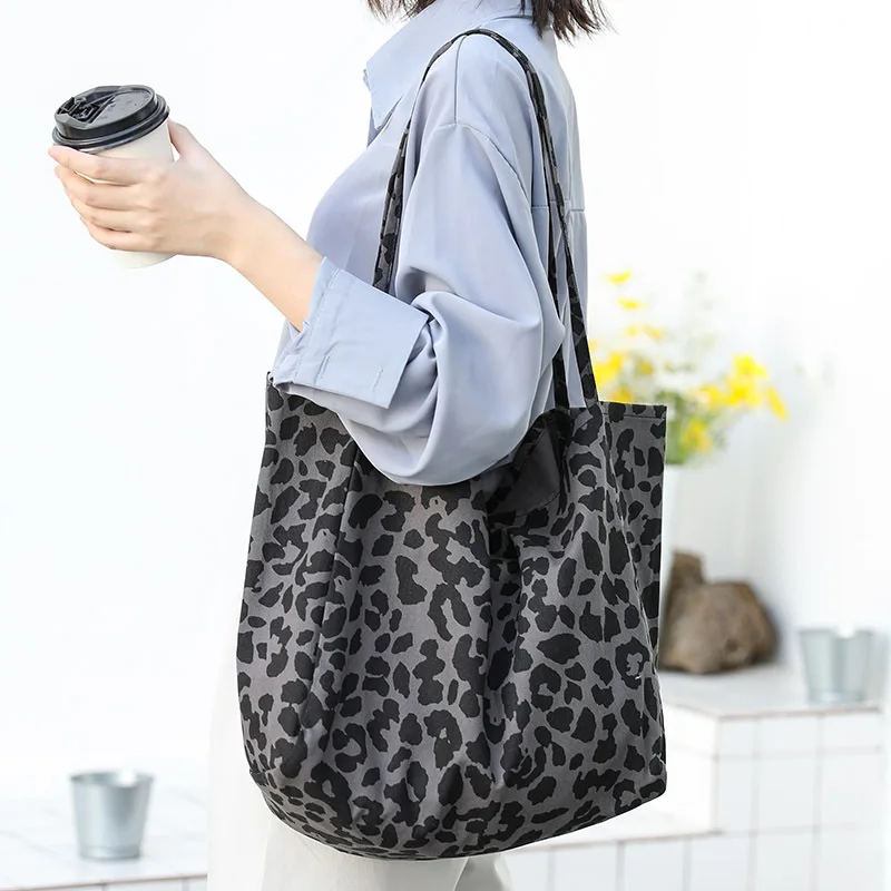 

Large Capacity Portable Leopard Canvas Versatile Fashion Printed One Shoulder Women's Bag