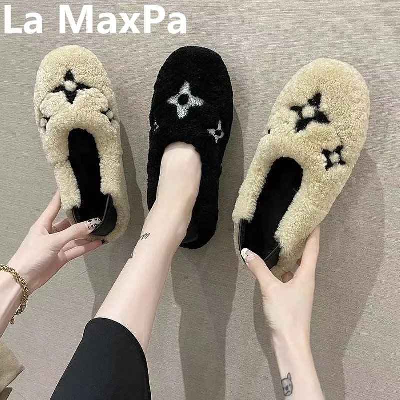 

Furry shoes for autumn and winter wear 2021 flat-bottomed two-way peas shoes women's shoes plus velvet warm lamb wool cotton