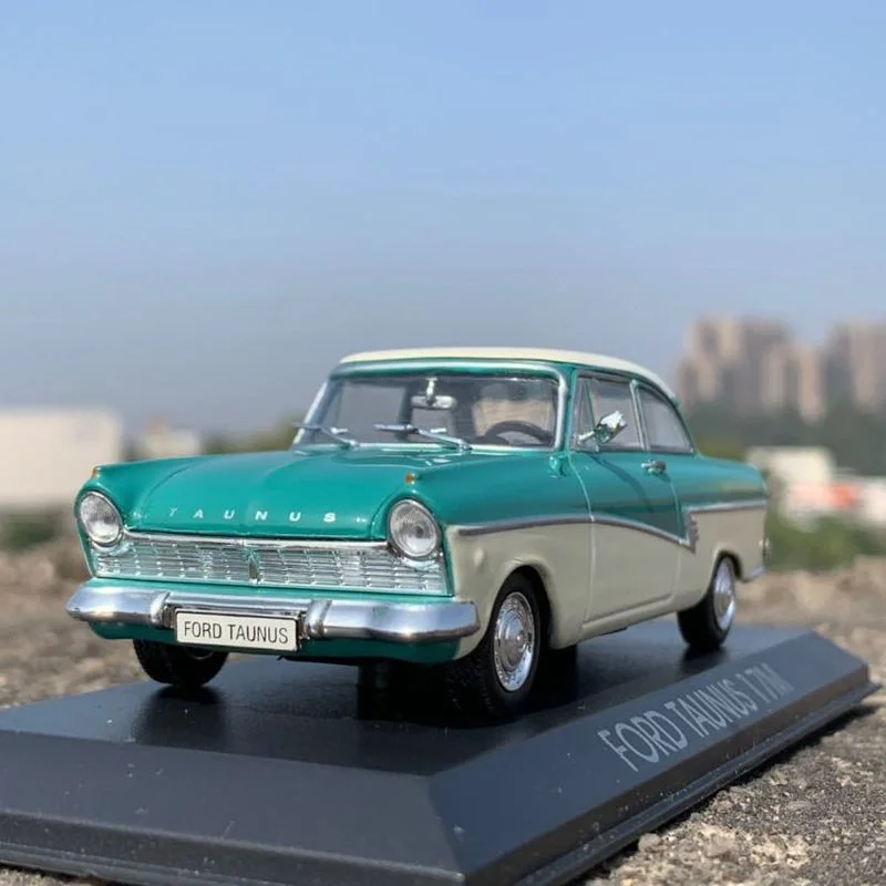

1/43 American Classic Car Ford Taunus 17M Alloy Car Model Toy Length 10cm Kids Gift