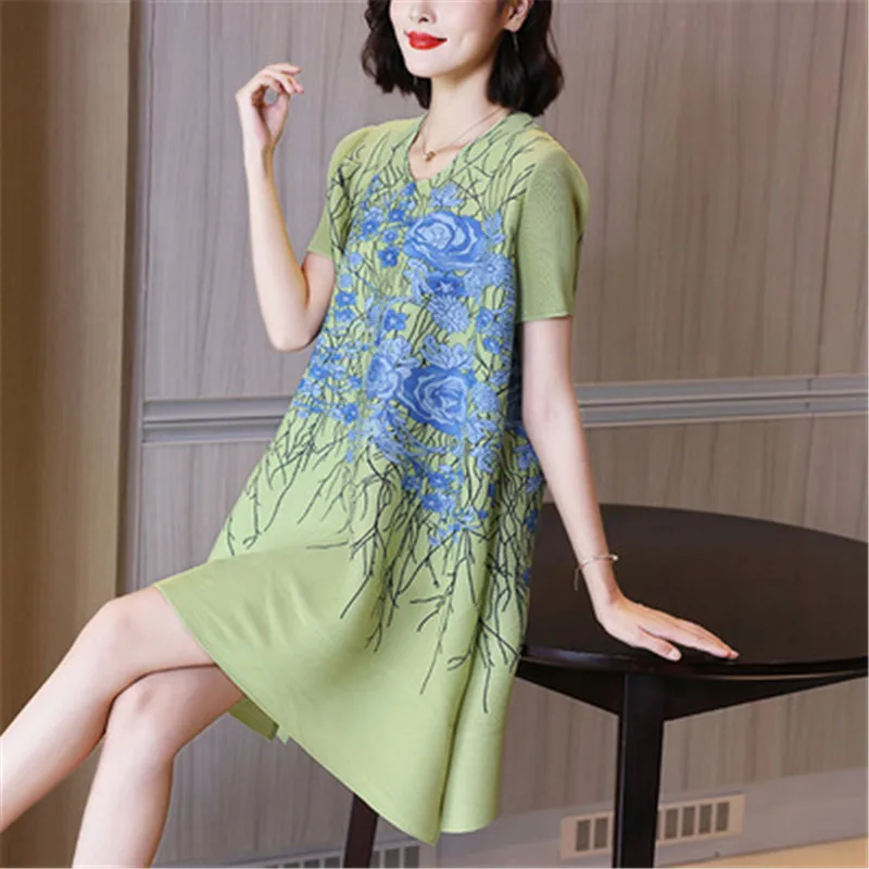 

Французское высококачественное красное платье Miyake fold для мамы, женское летнее Новое модное свободное и удобное платье с принтом, 45-75 кг, мож...