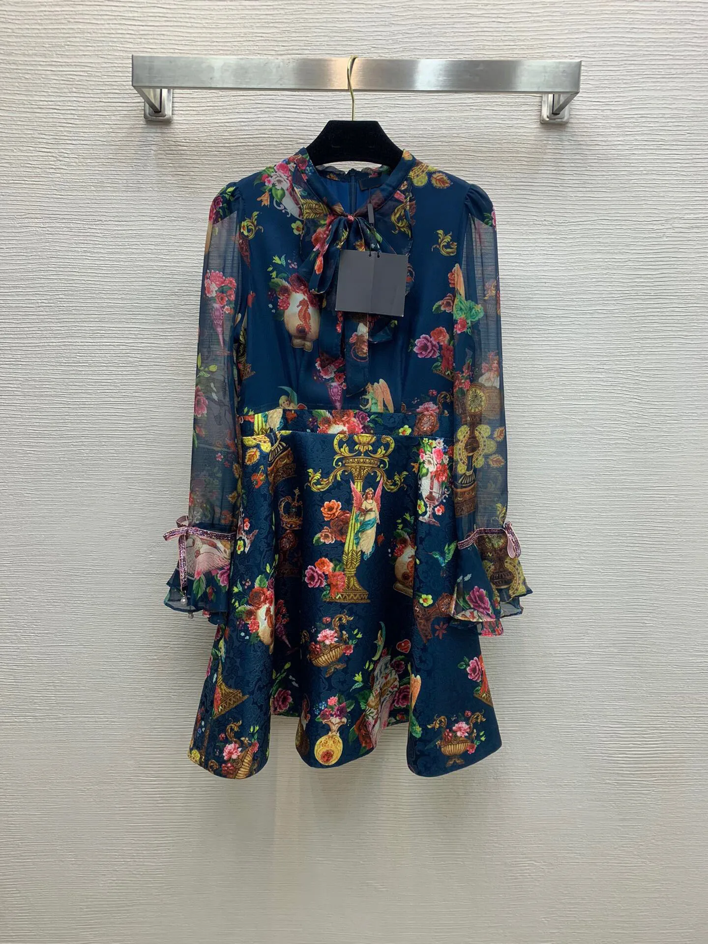 

Женское жаккардовое платье с бантом, жаккардовое платье с рукавами-фонариками и прострочкой на подоле, весна-лето