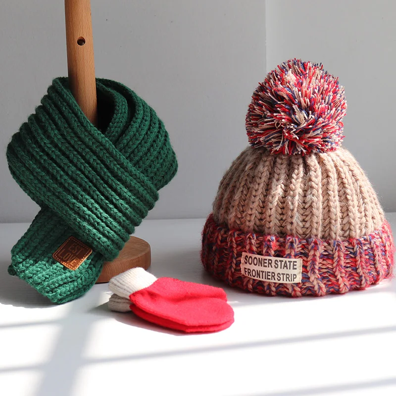 

A three-piece set of hat and scarf gloves Autumn and winter children's hats and scarves set boys and girls knitted hats scarf