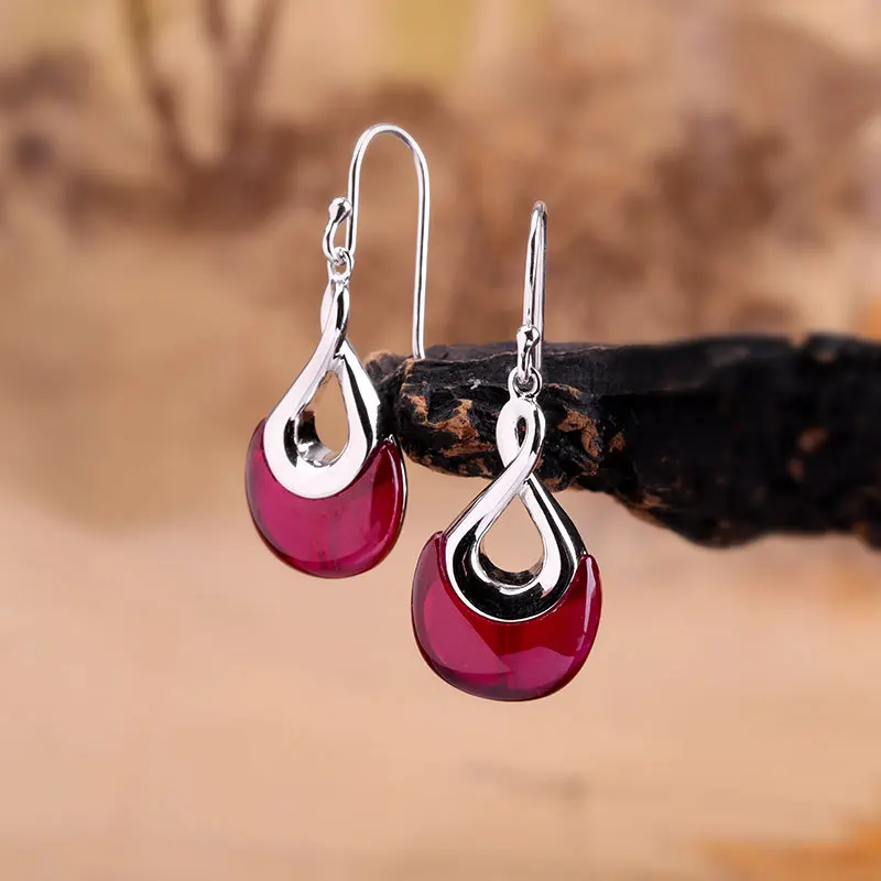 

MetJakt S925 Sterling Silver Fashion Beautiful Lady Red Corundum Ear Pendant