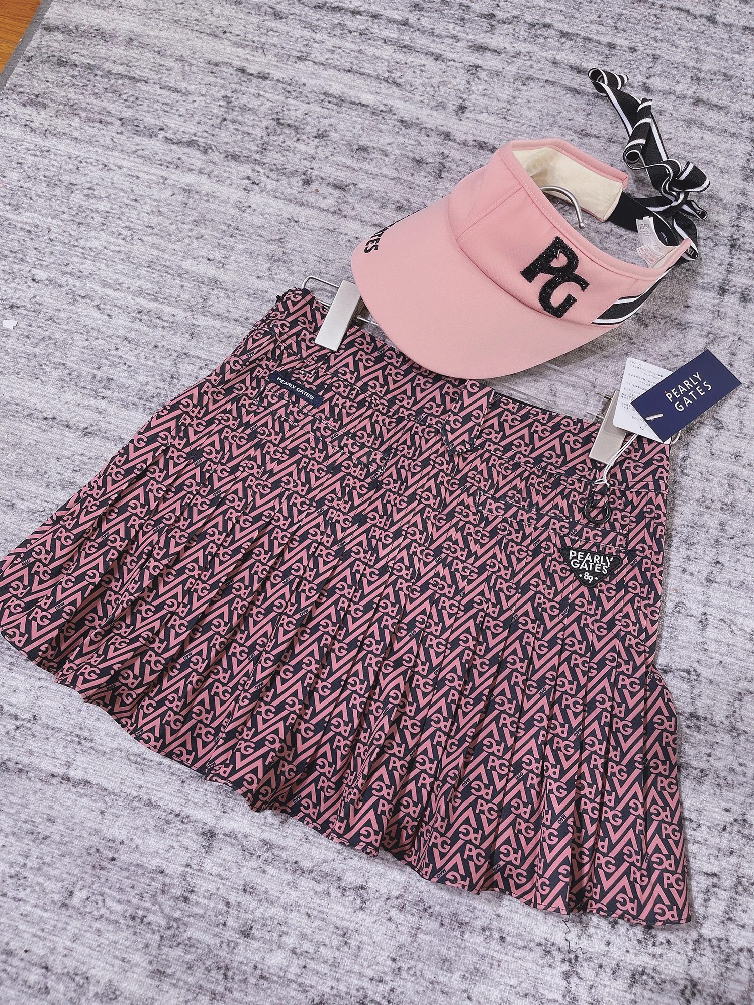 

Sportswear & Accessories