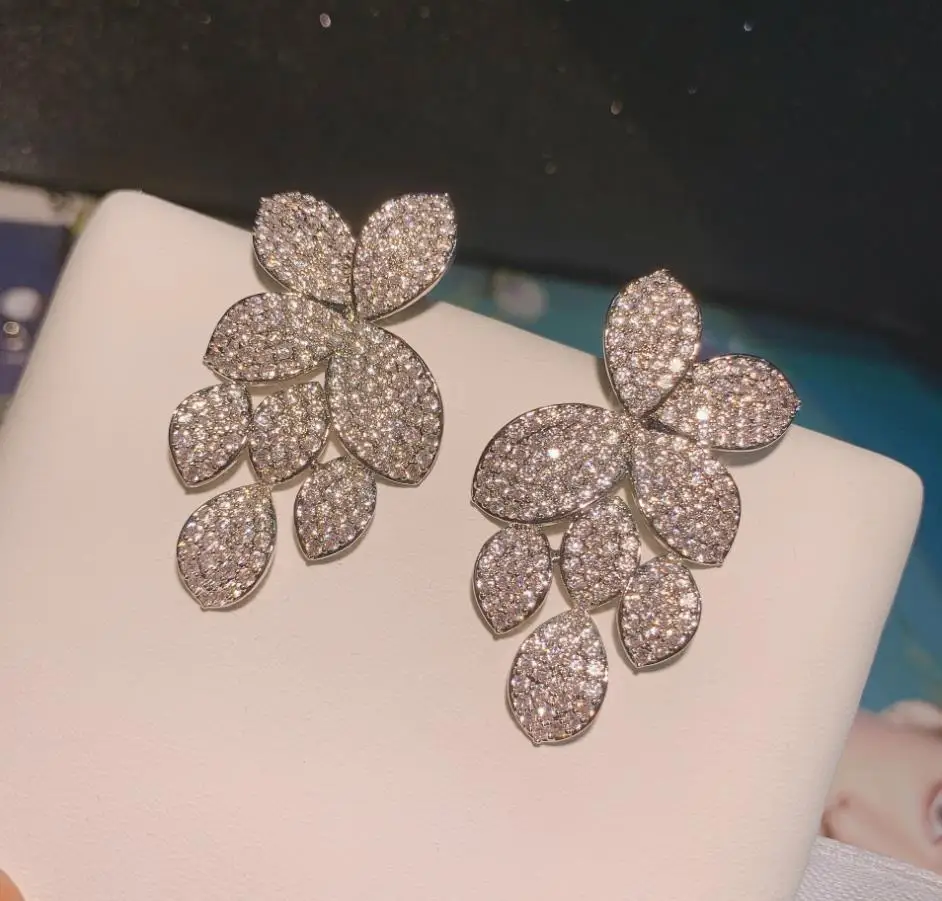 

French romance new big flowers luxury shiny wedding banquet flashing diamond earring Classic style secret garden stud earring