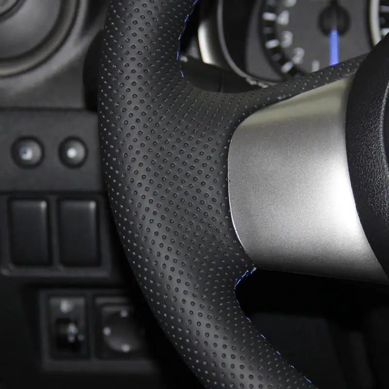 Сшитые вручную черные мягкие чехлы рулевого колеса автомобиля из искусственной