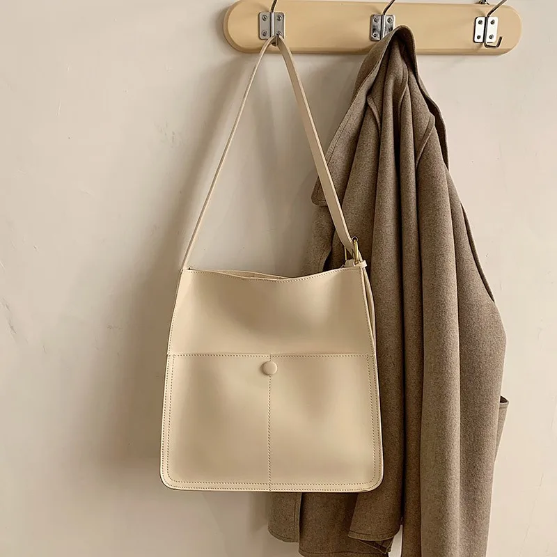 

2021 для женщин на весну, женская обувь новые летние Роскошные однотонные Цвет сумка через плечо женская мягкая сумка через плечо из искусств...