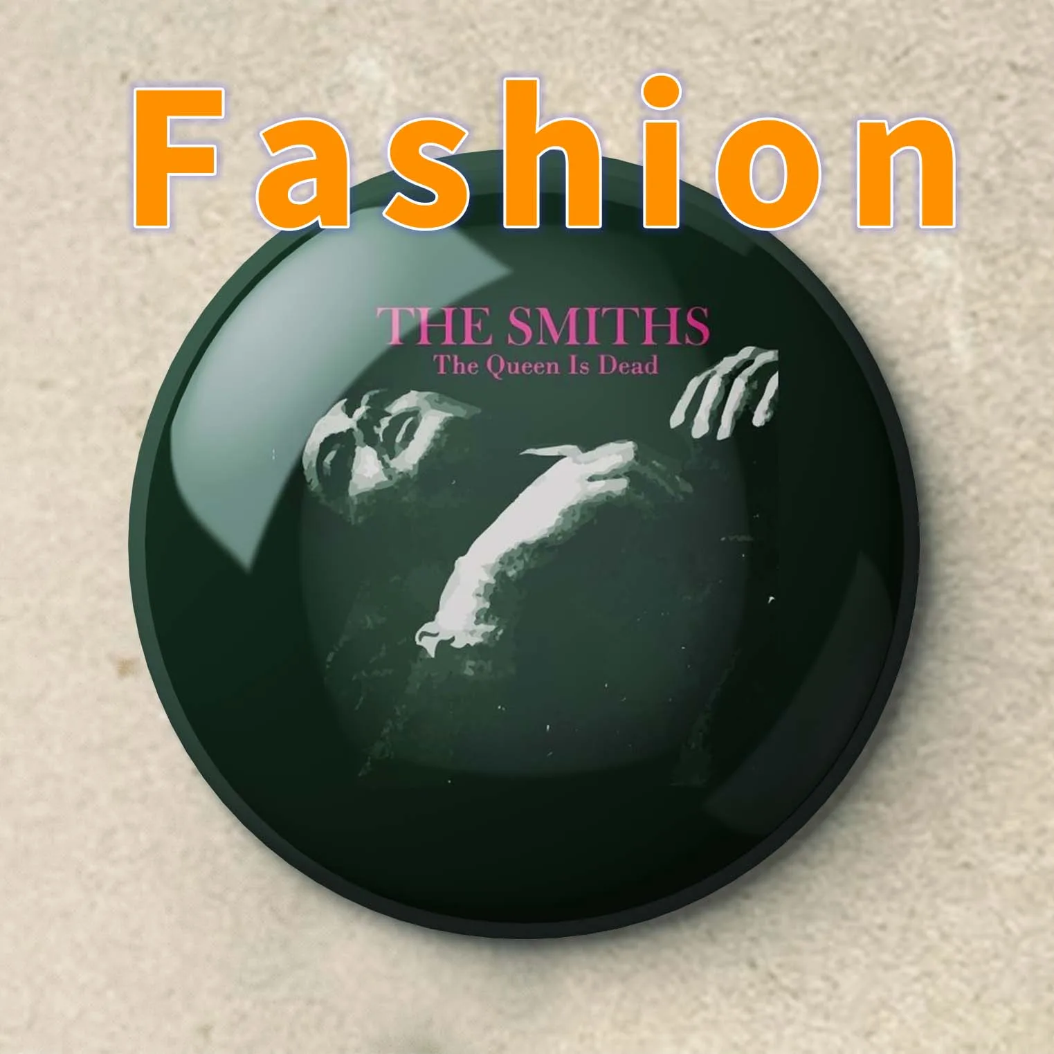 

Мягкая эмалированная заколка «Queen Is Dead Graphic» eua, модный подарок на воротник, забавные ювелирные изделия, креативная брошь на шляпу для влюбле...