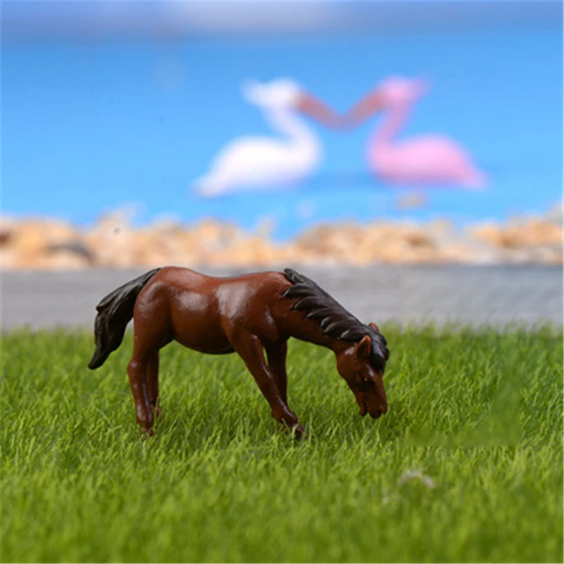 

2 pcs White Moss micro landscape decoration ornaments, simulation mini new horses, pony PVC dolls, hand-made fleshy dolls