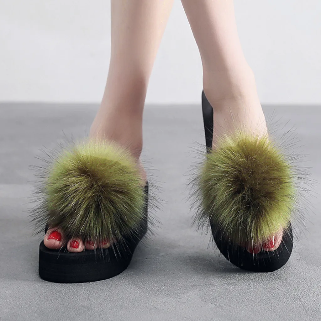 Зимняя Обувь на танкетке женские тапочки с помпонами теплые домашние Вьетнамки