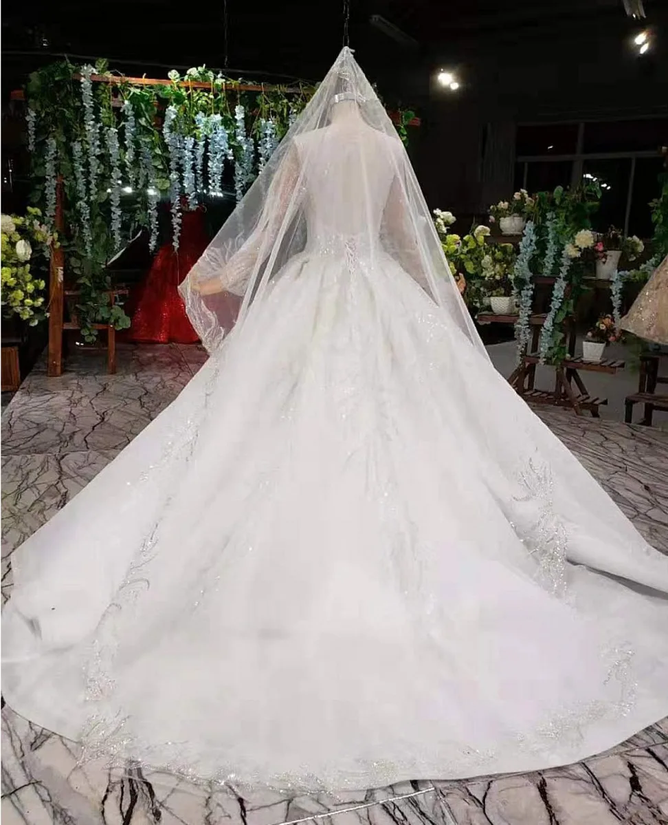 Богемное свадебное платье белого цвета с круглым вырезом и длинным рукавом из