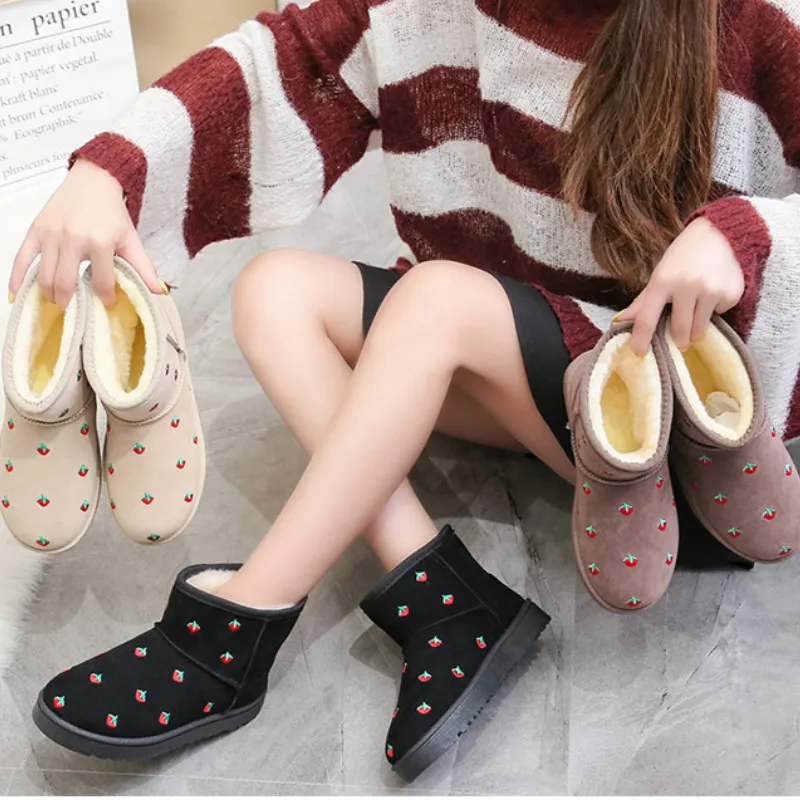 

female snow boots non-slip student Plus velvet warm cotton shoes flat Women's boots Cute Snow Boots Winter New Strawberry U11-36