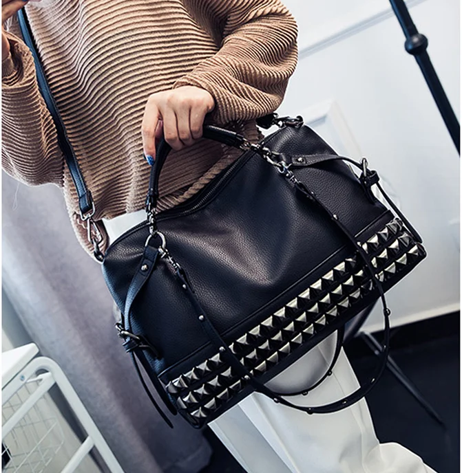 Женские сумки через плечо в стиле панк Хобо с заклепками и верхней ручкой