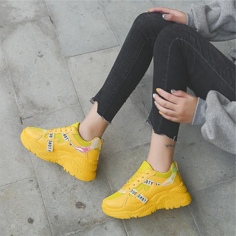 Новинка Классические стильные женские кроссовки на шнуровке Женская спортивная