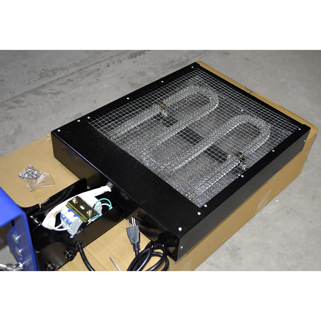 Профессиональный 3 Цвет 1 печати по шелку на Экран печатная машина футболка