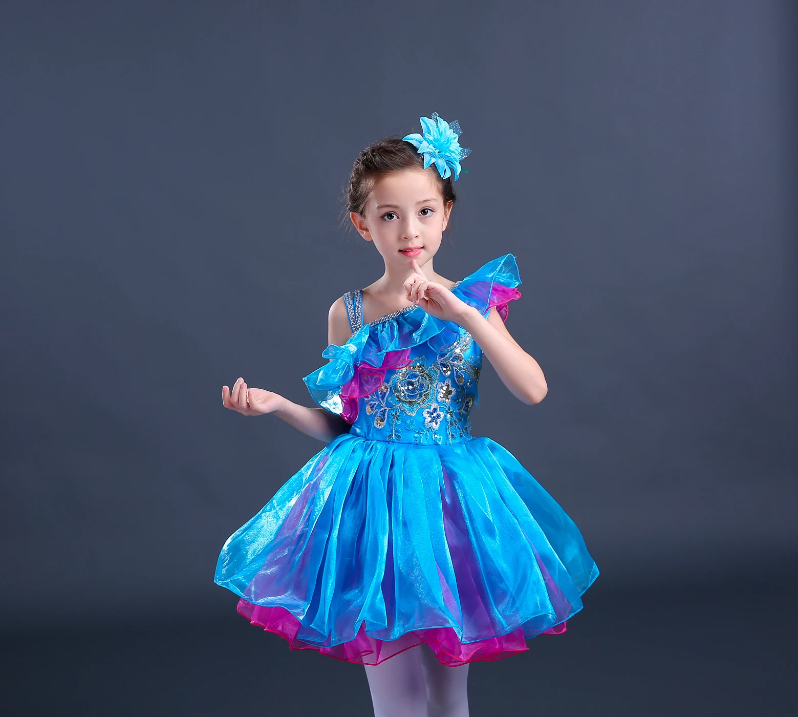 Boy girl jazz dance Latin costume children princess fluffy skirt student catwalk show dress |