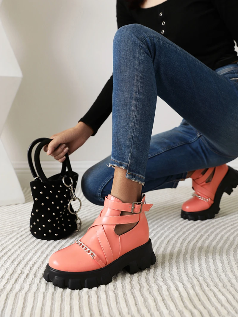 Женские короткие ботинки из лакированной кожи розово-красные блестящие