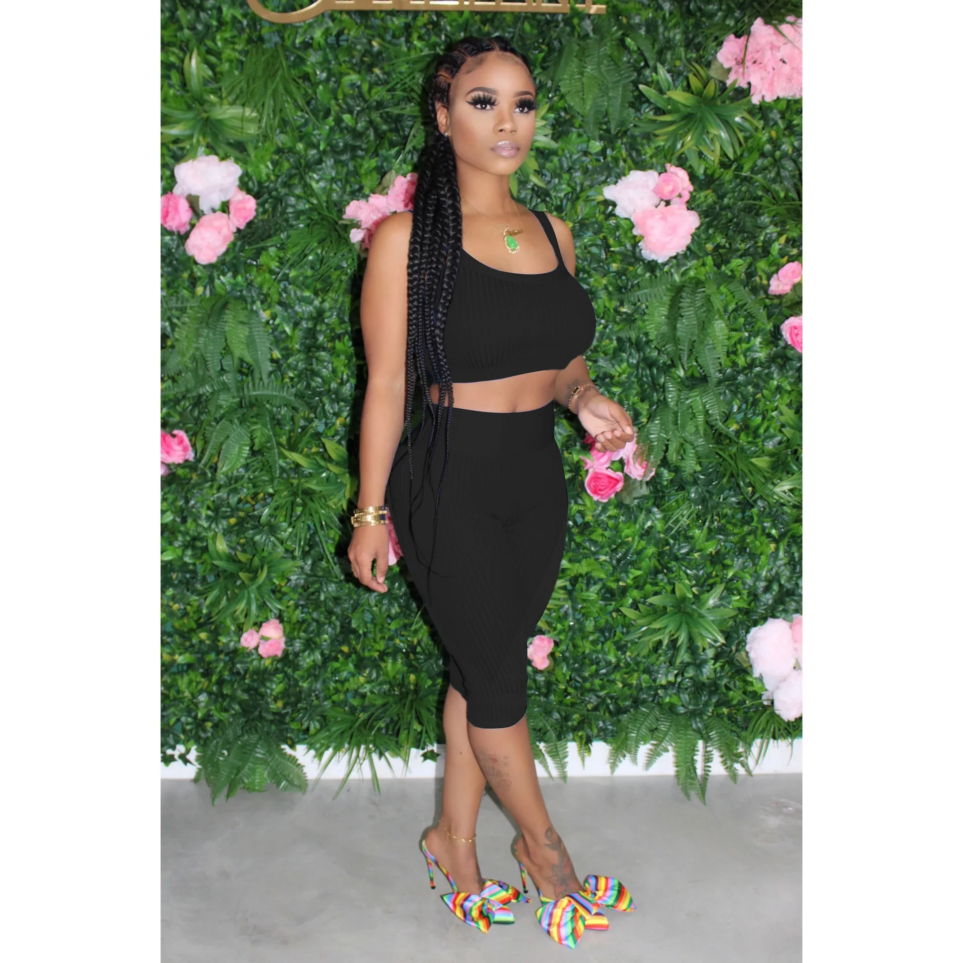 Спортивный женский вязаный однотонный комплект из двух предметов майка без