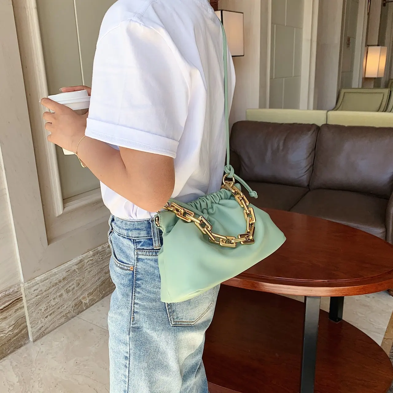 Женская сумка облако однотонная из мягкой кожи на одно плечо мессенджер 2020|Сумки