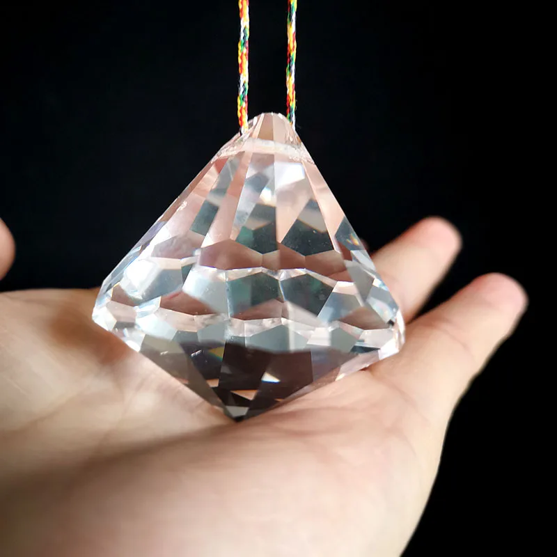 Хрустальная подвесная люстра с подвеской в виде призмы ограненный шар